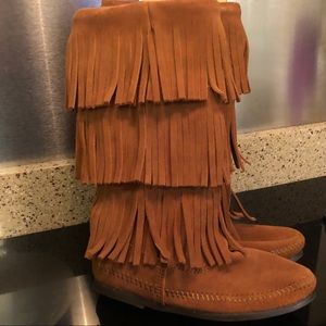 Minnetonka 3 Layer Fringe Boots
